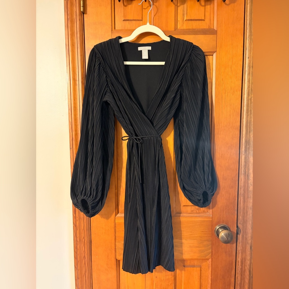 H&M Black Pleated Long Sleeve Dress